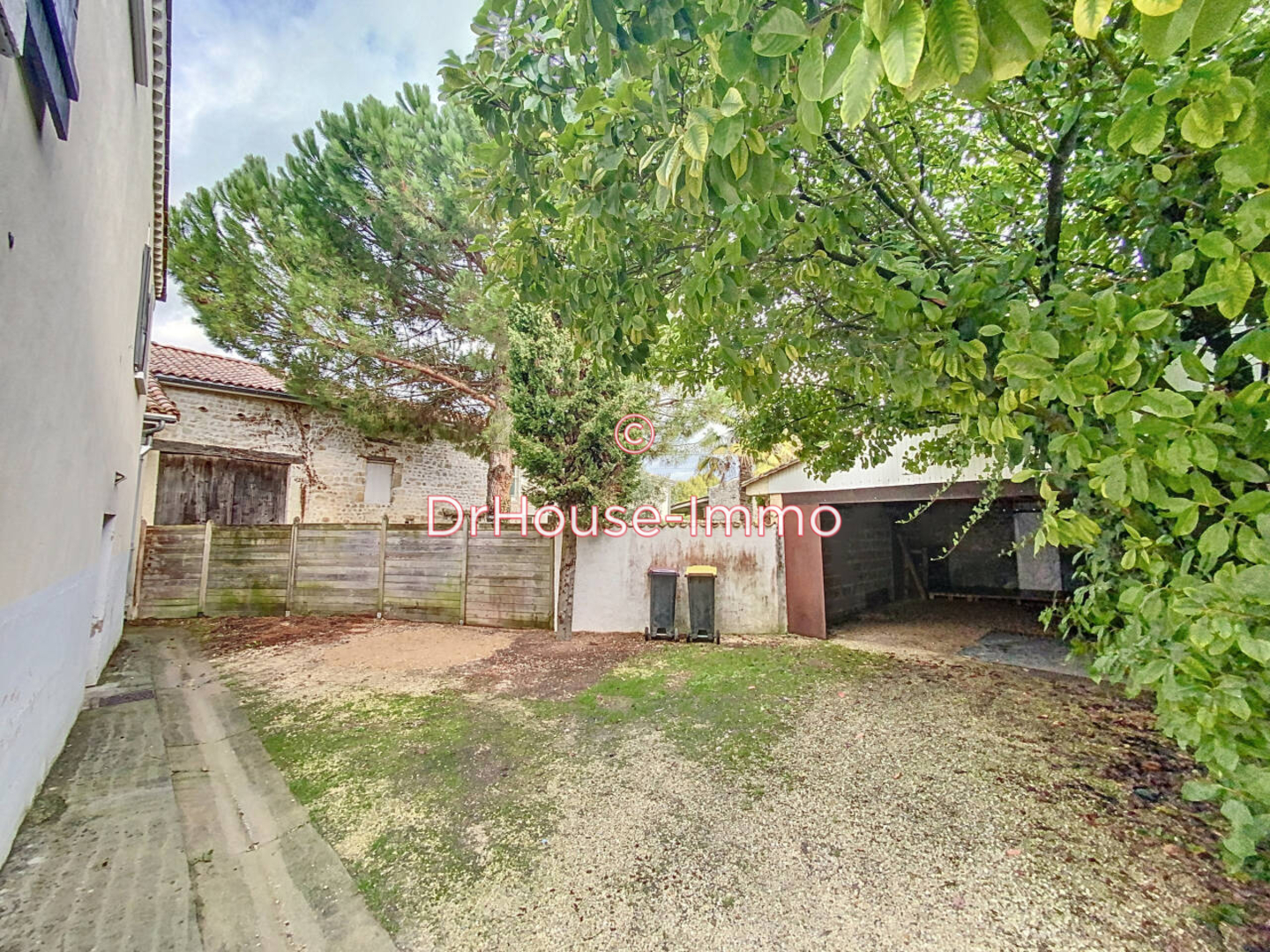 Maison 5 pièces de 165 m² - Saint-Yrieix-sur-Charente (16710)