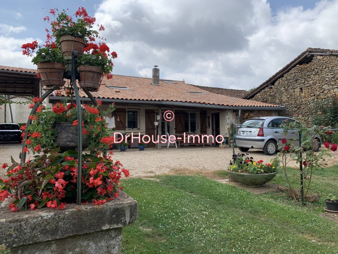 Maison 6 pièces de 161 m² - Taponnat-Fleurignac (16110)