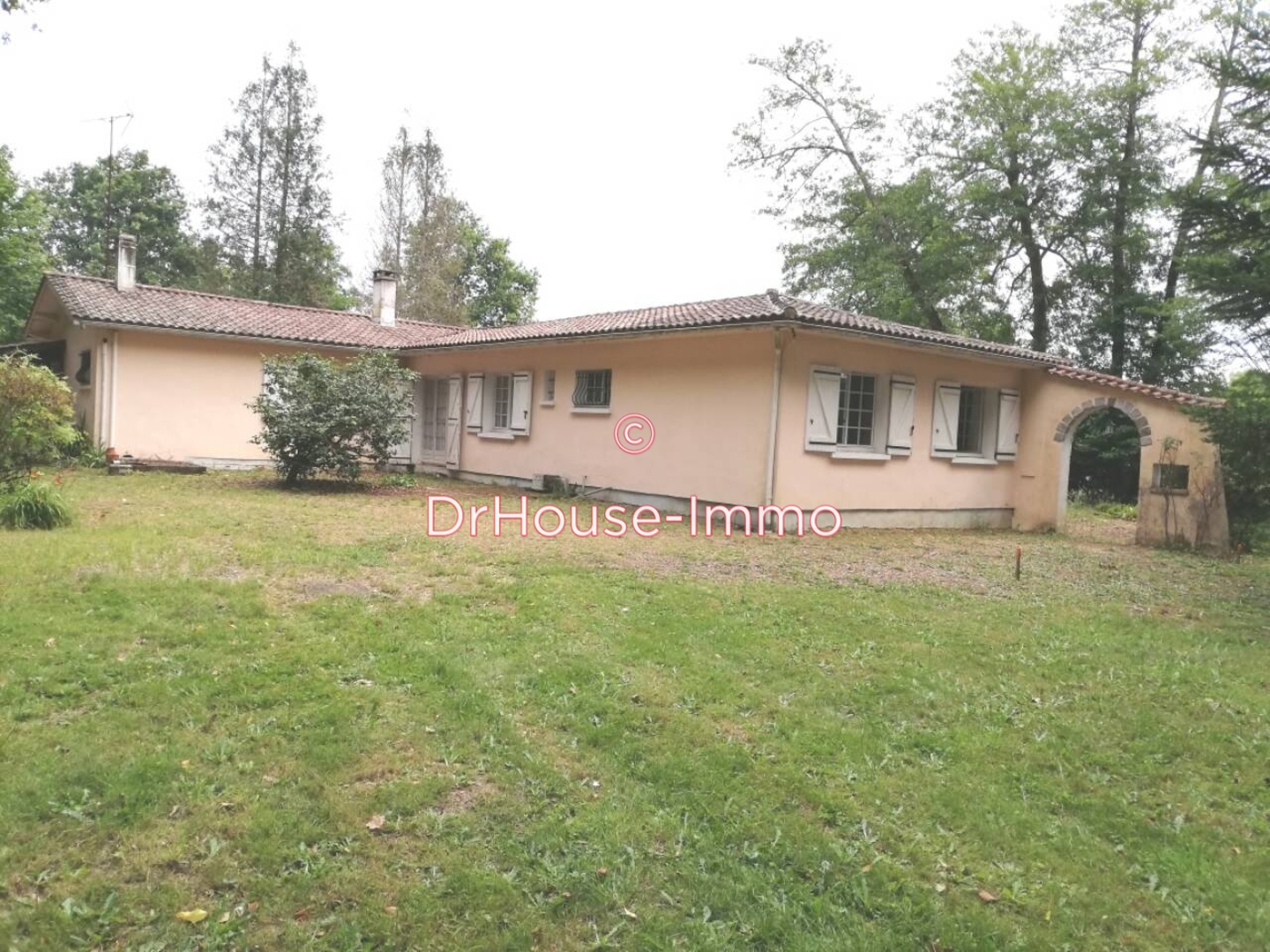 Maison 8 pièces de 220 m² - Saint-Michel-de-Rieufret (33720)