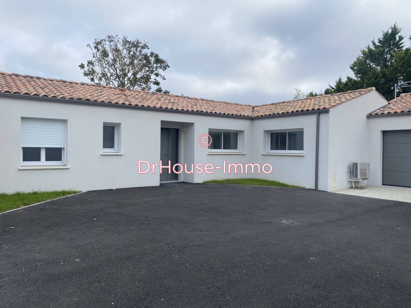 Maison 5 pièces de 168 m² - Périgny (17180)