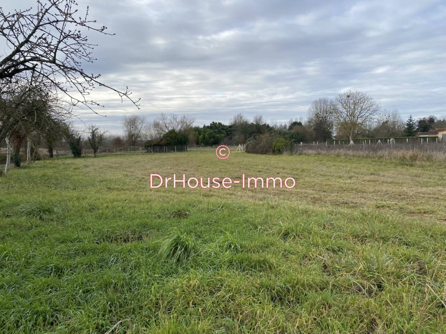 Terrain de 1 860 m² - Doussay (86140)