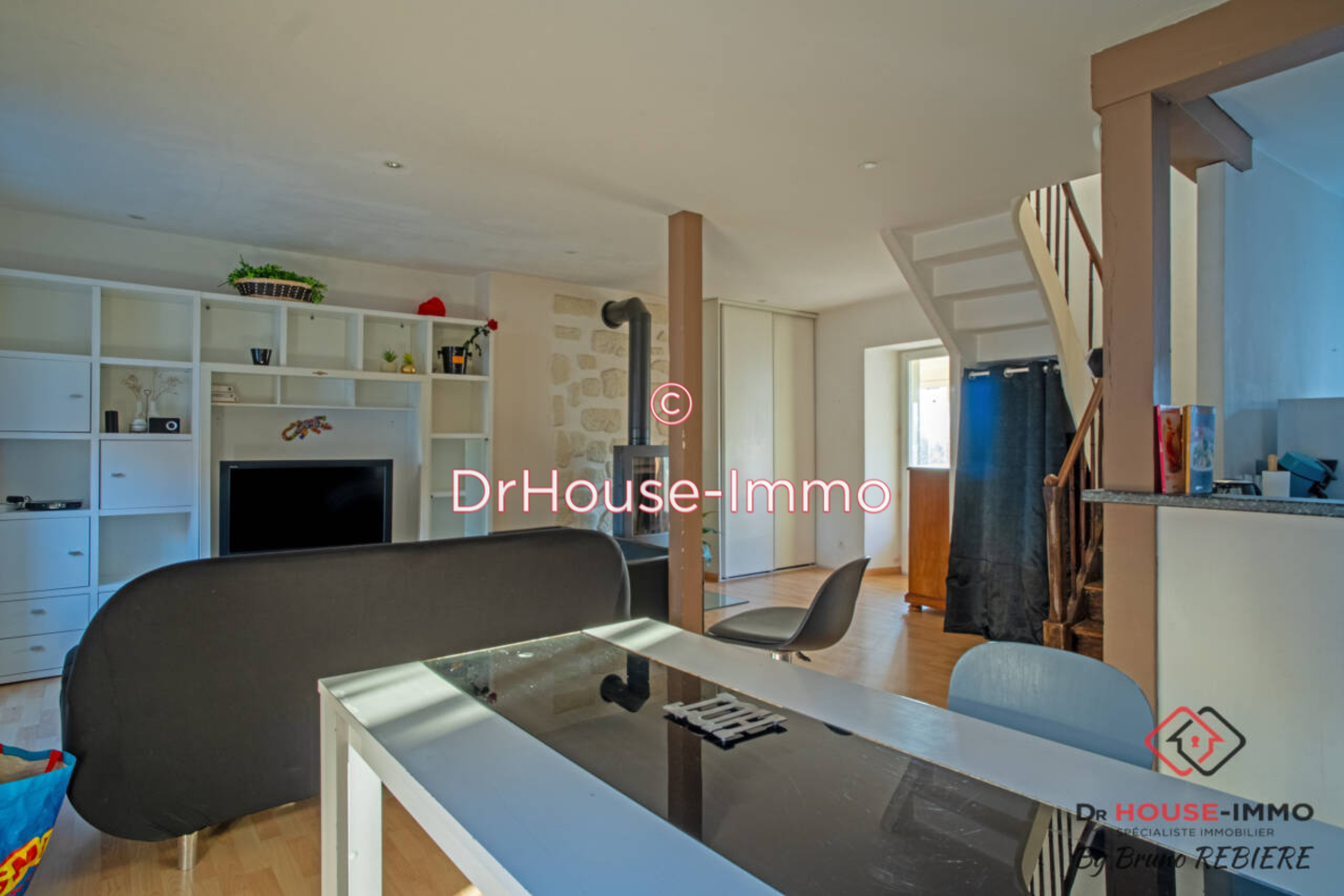 Immeuble 7 pièces de 195 m² - Savignac-les-Églises (24420)