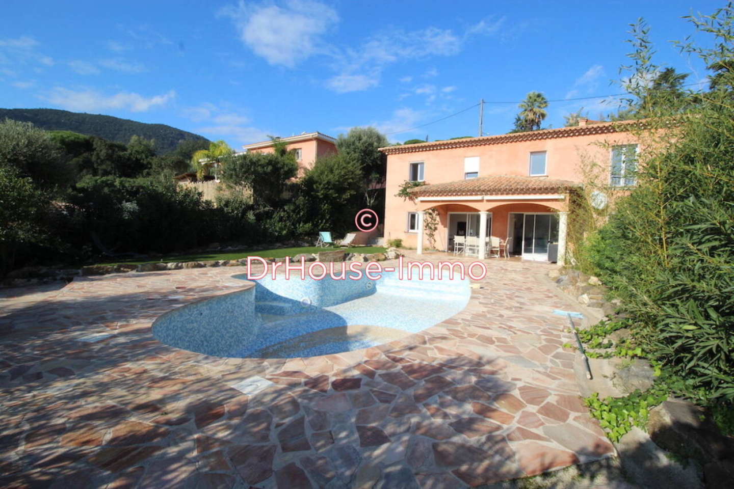 Maison 6 pièces de 157 m² - Cavalaire-sur-Mer (83240)