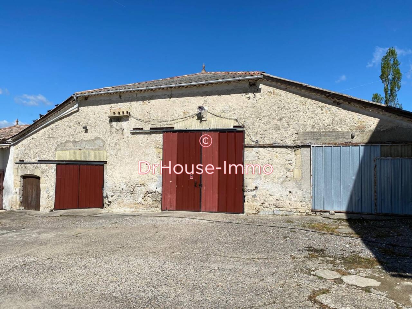 Maison 4 pièces de 300 m² - Saint-Vivien-de-Monségur (33580)
