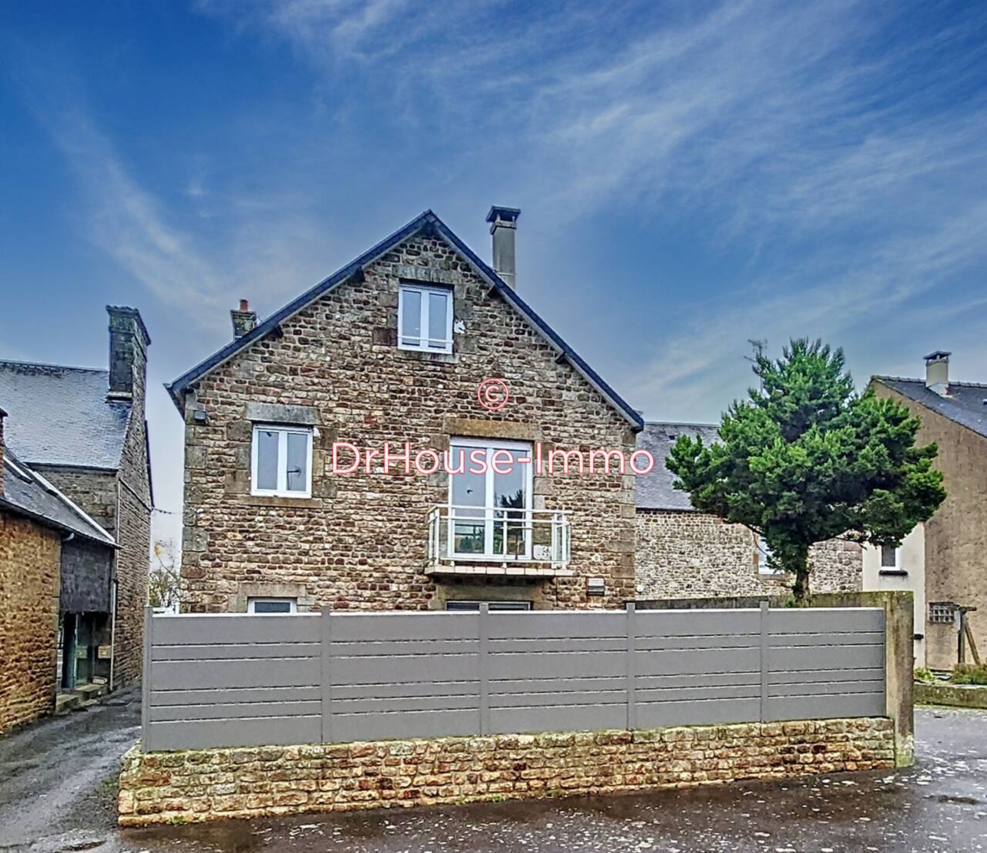 Maison 6 pièces de 207 m² - Saint-Hilaire-du-Harcouët (50600)