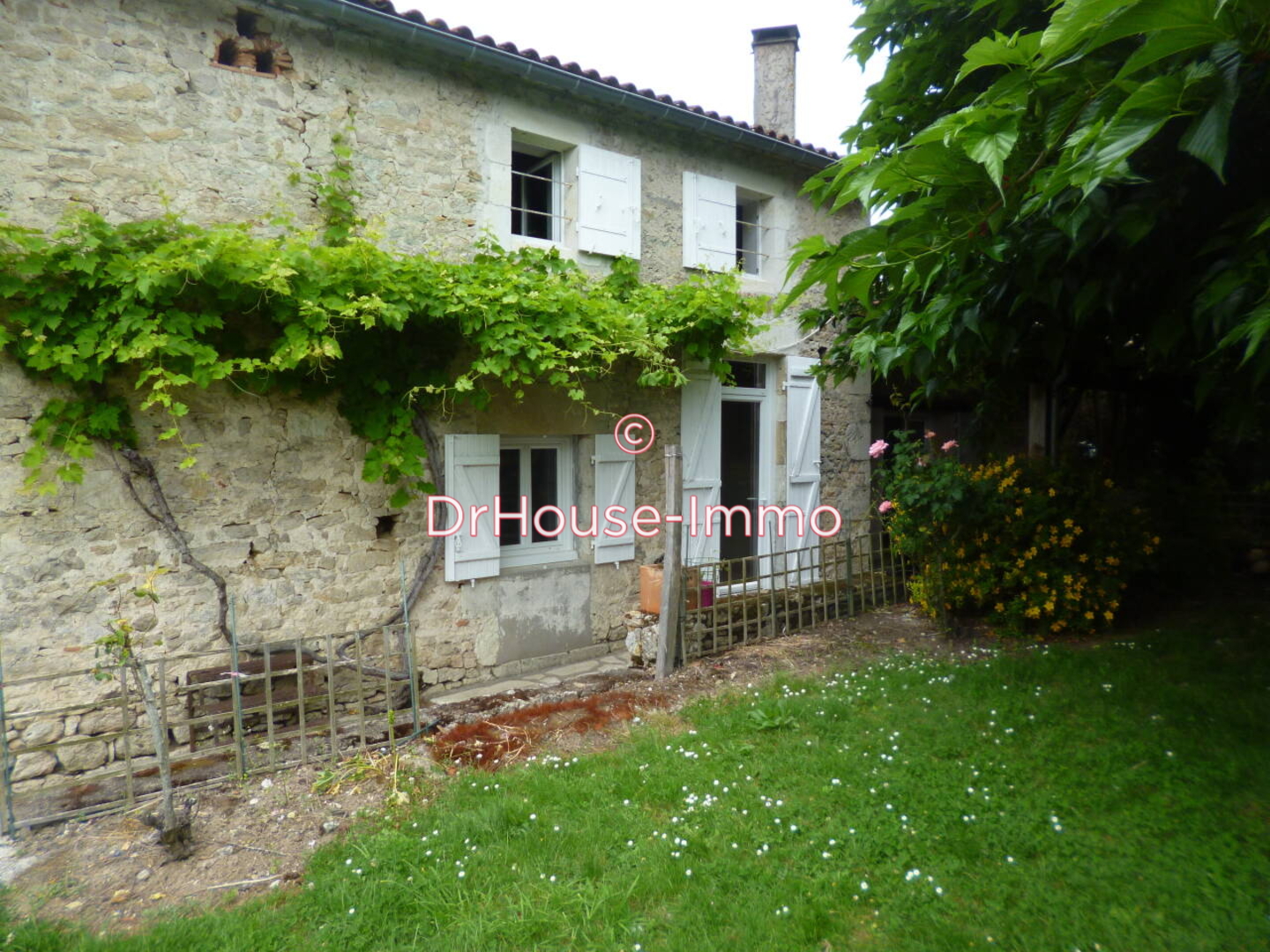 Maison 10 pièces de 207 m² - Saint-Martin-de-Gurson (24610)