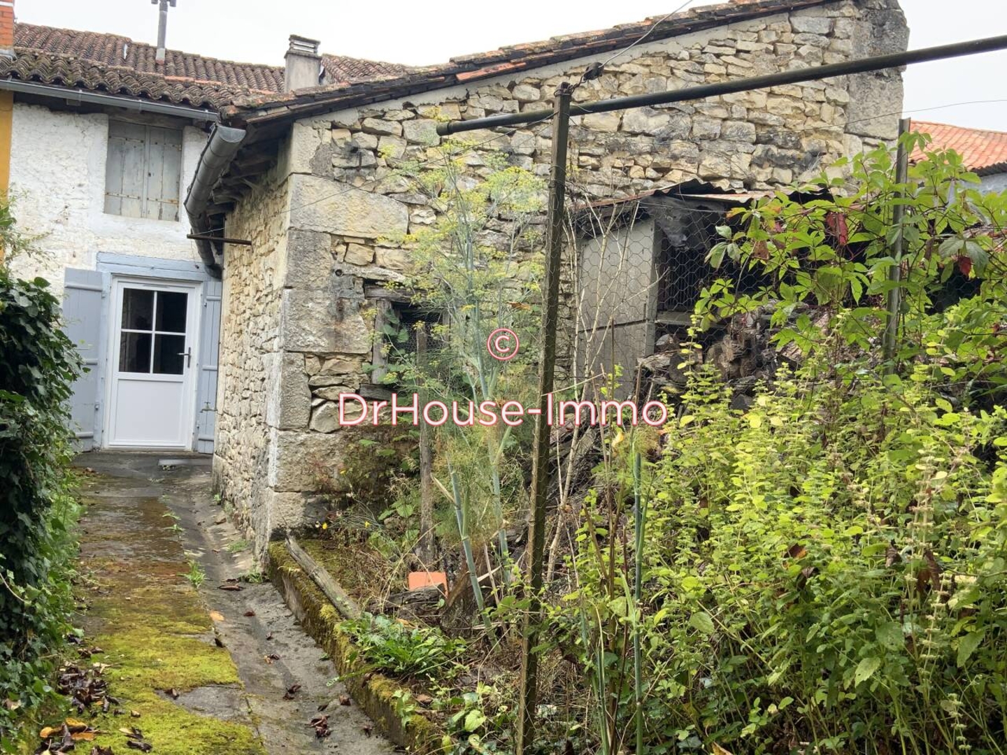 Maison 5 pièces de 105 m² - Saint-Claud (16450)