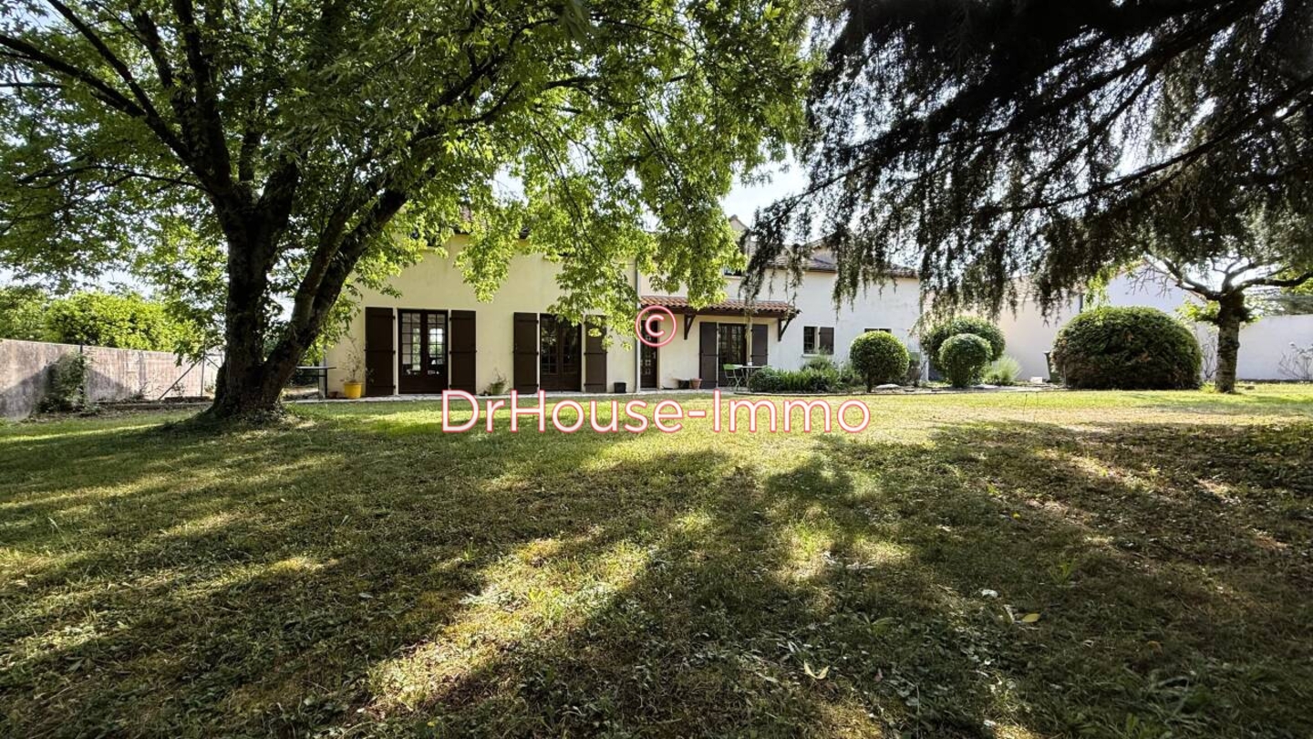 Maison 8 pièces de 227 m² - Chauray (79180)