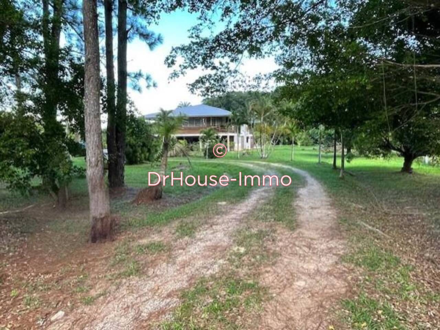 Maison 6 pièces de 140 m² - MACOURIA TONATE (97355)