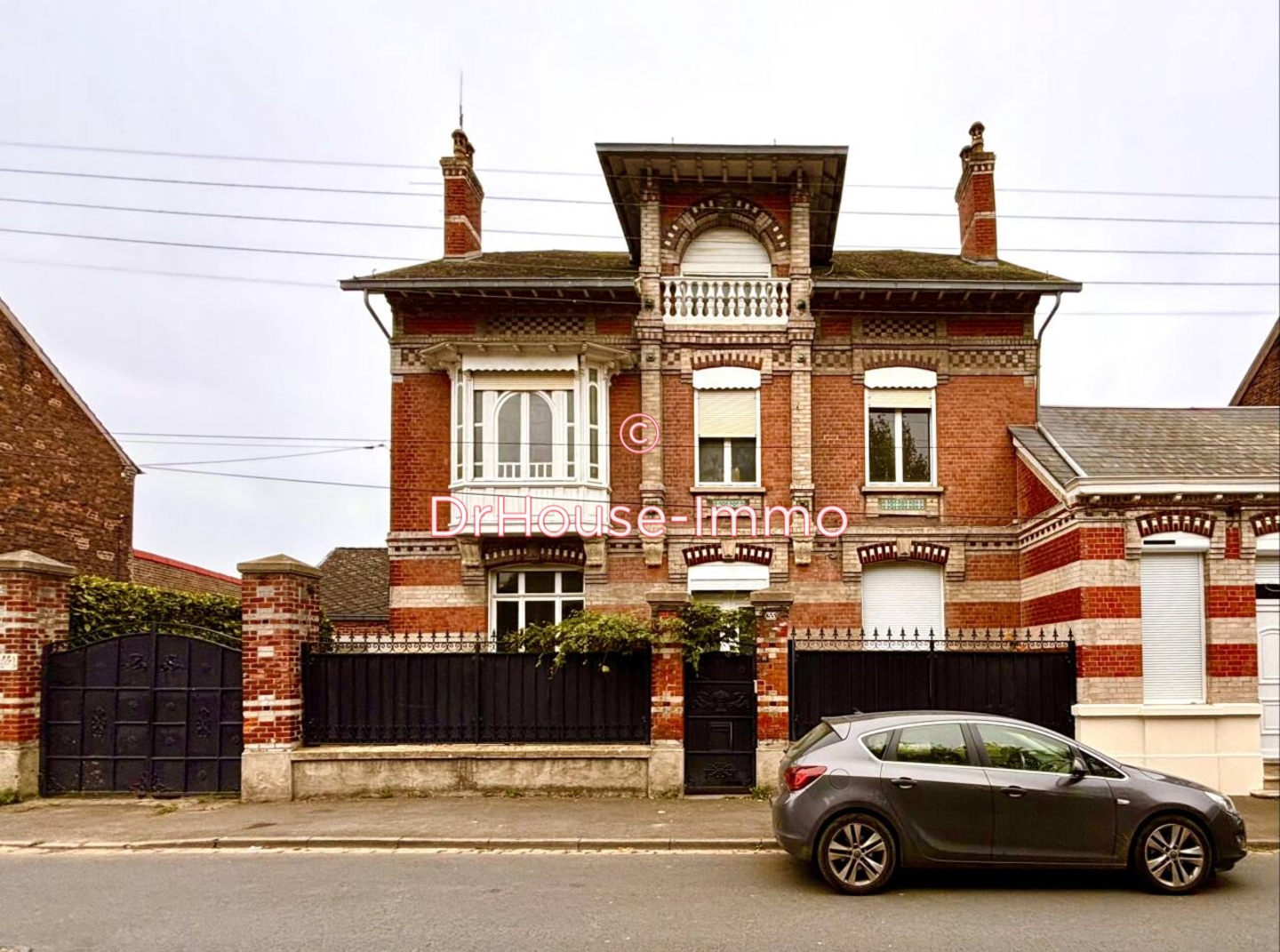 Maison 8 pièces de 252 m² - Quiévrechain (59920)