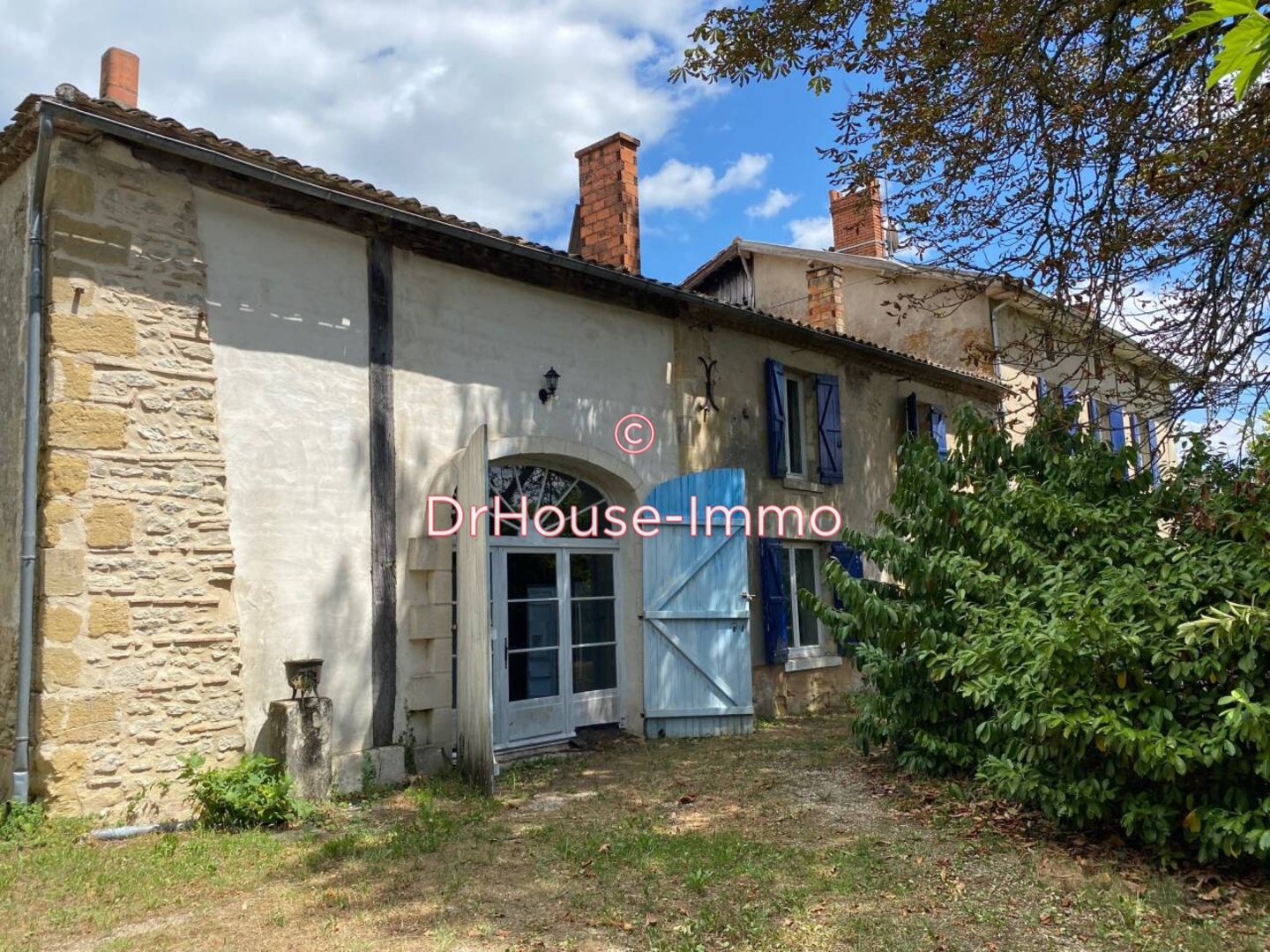 Maison 6 pièces de 329 m² - Lamothe-Landerron (33190)