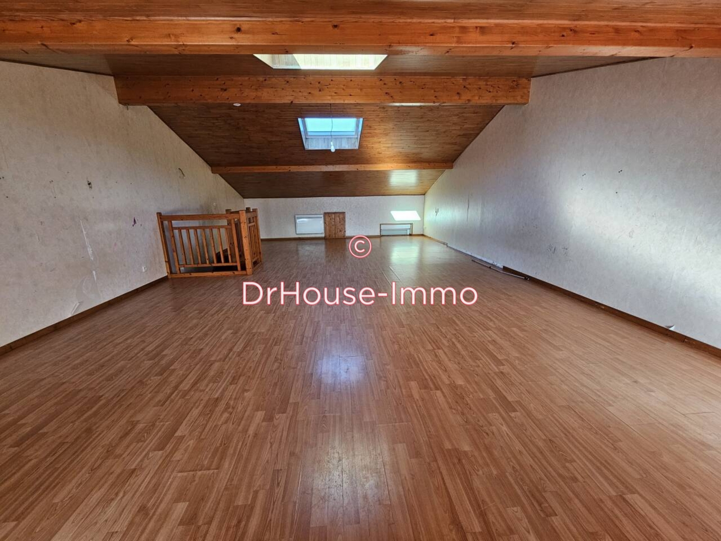 Maison 6 pièces de 143 m² - Saint-Savin (33920)