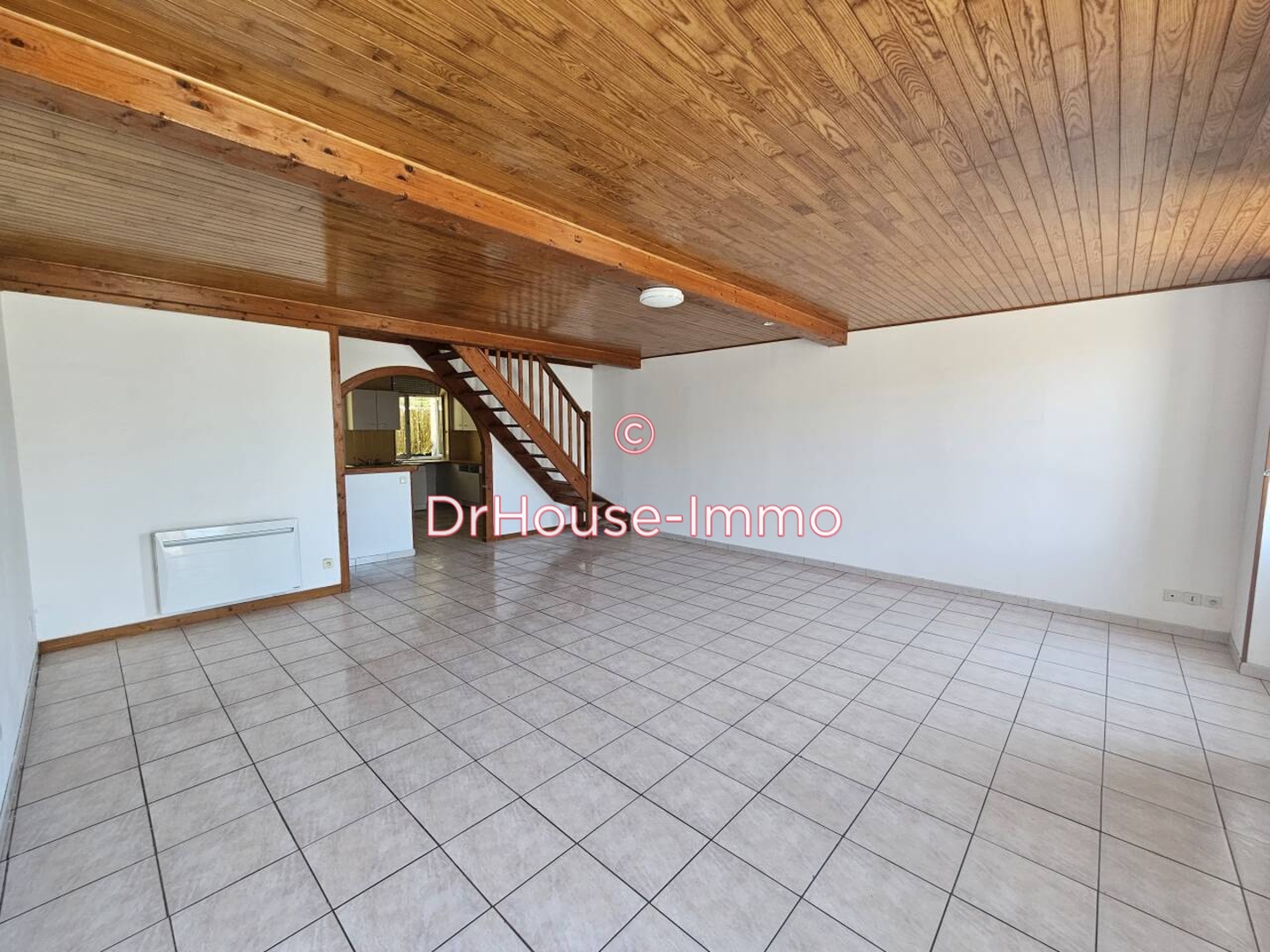 Maison 6 pièces de 143 m² - Saint-Savin (33920)