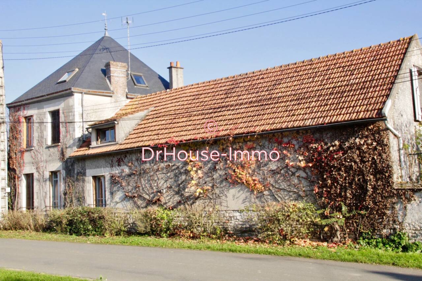 Maison 11 pièces de 215 m² - Courtempierre (45490)