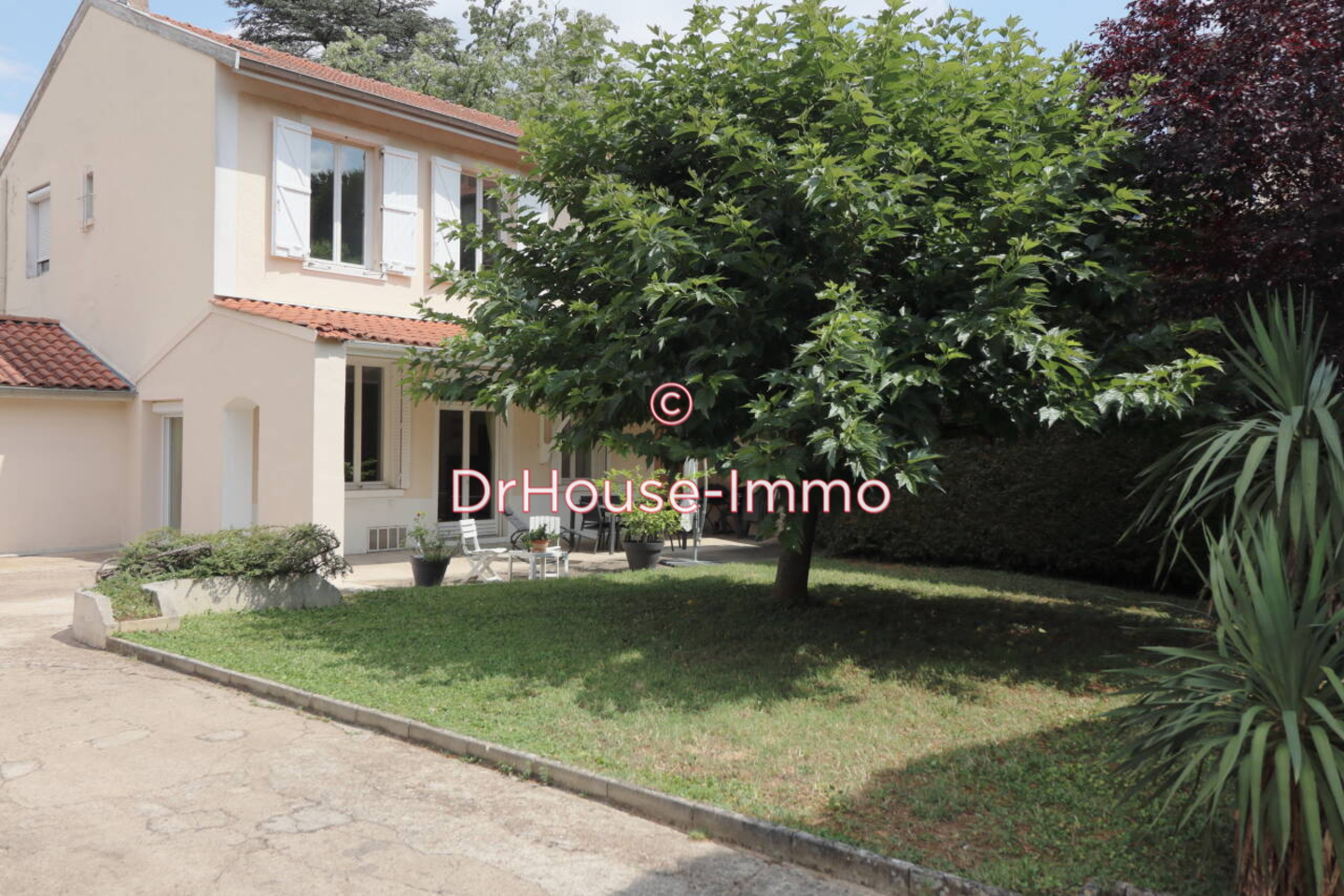 Maison 8 pièces de 185 m² - Saint-Germain-au-Mont-d'Or (69650)