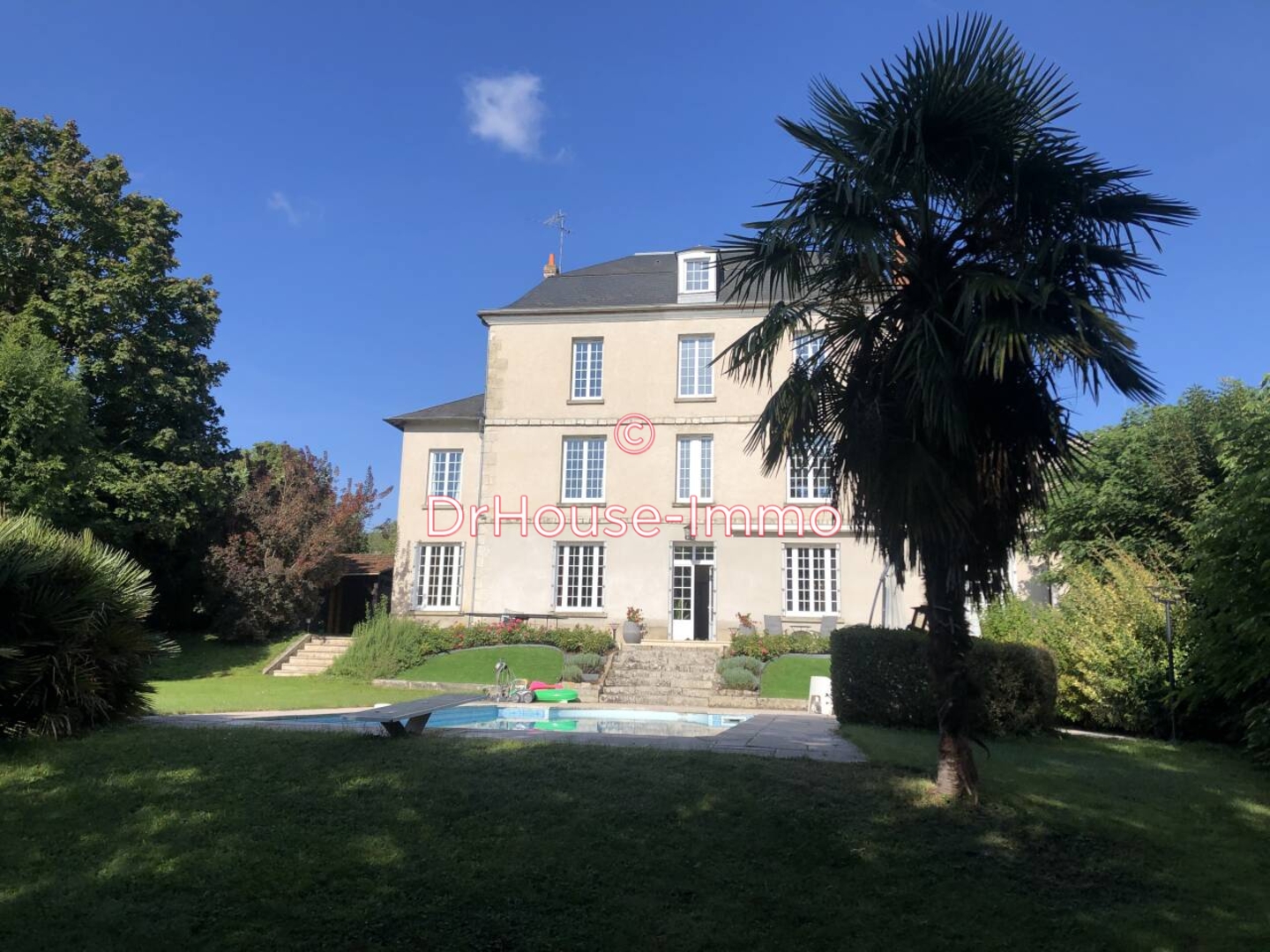 Maison 15 pièces de 310 m² - Cepoy (45120)