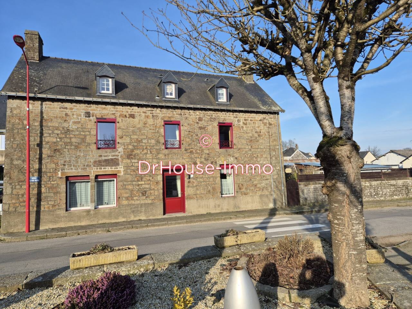 Maison 7 pièces de 163 m² - Ambrières-les-Vallées (53300)