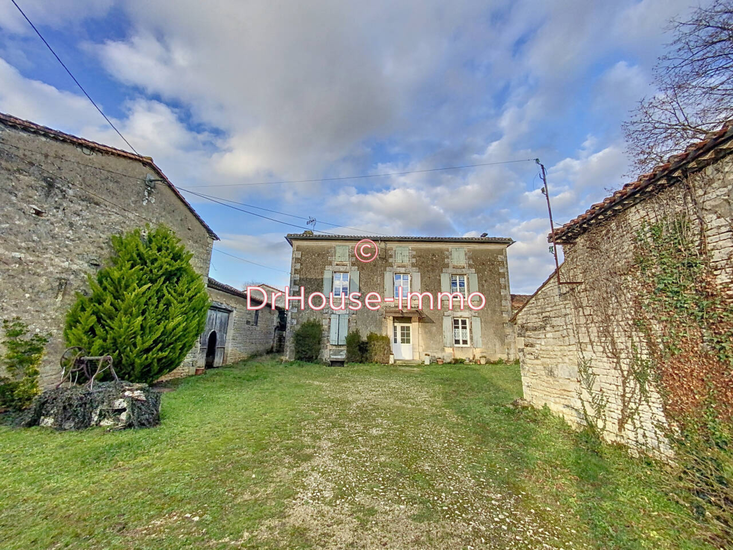 Maison 5 pièces de 142 m² - Jauldes (16560)