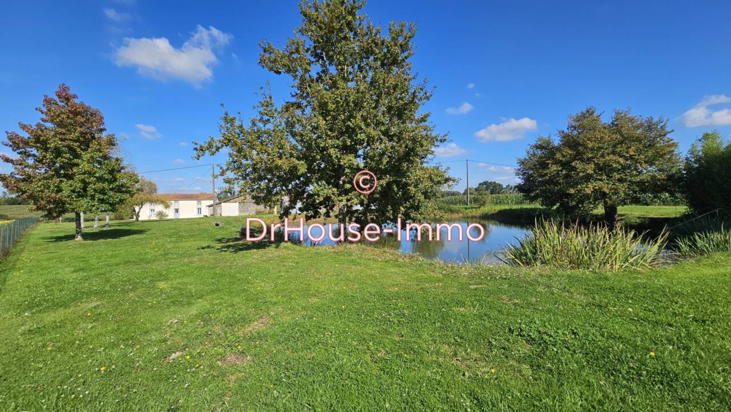 Maison 6 pièces de 161 m² - Le Busseau (79240)