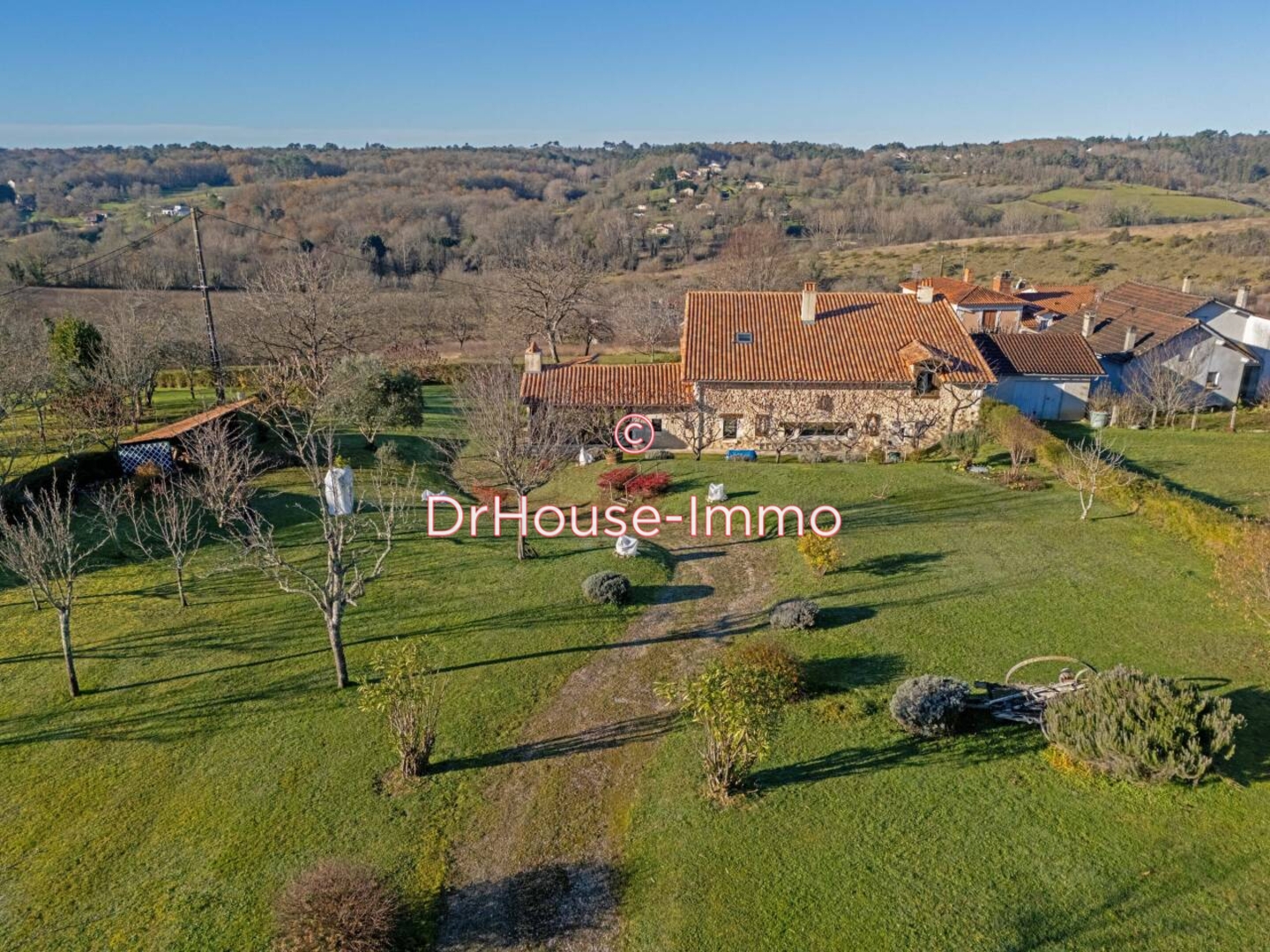 Maison 7 pièces de 300 m² - Saint-Astier (24110)