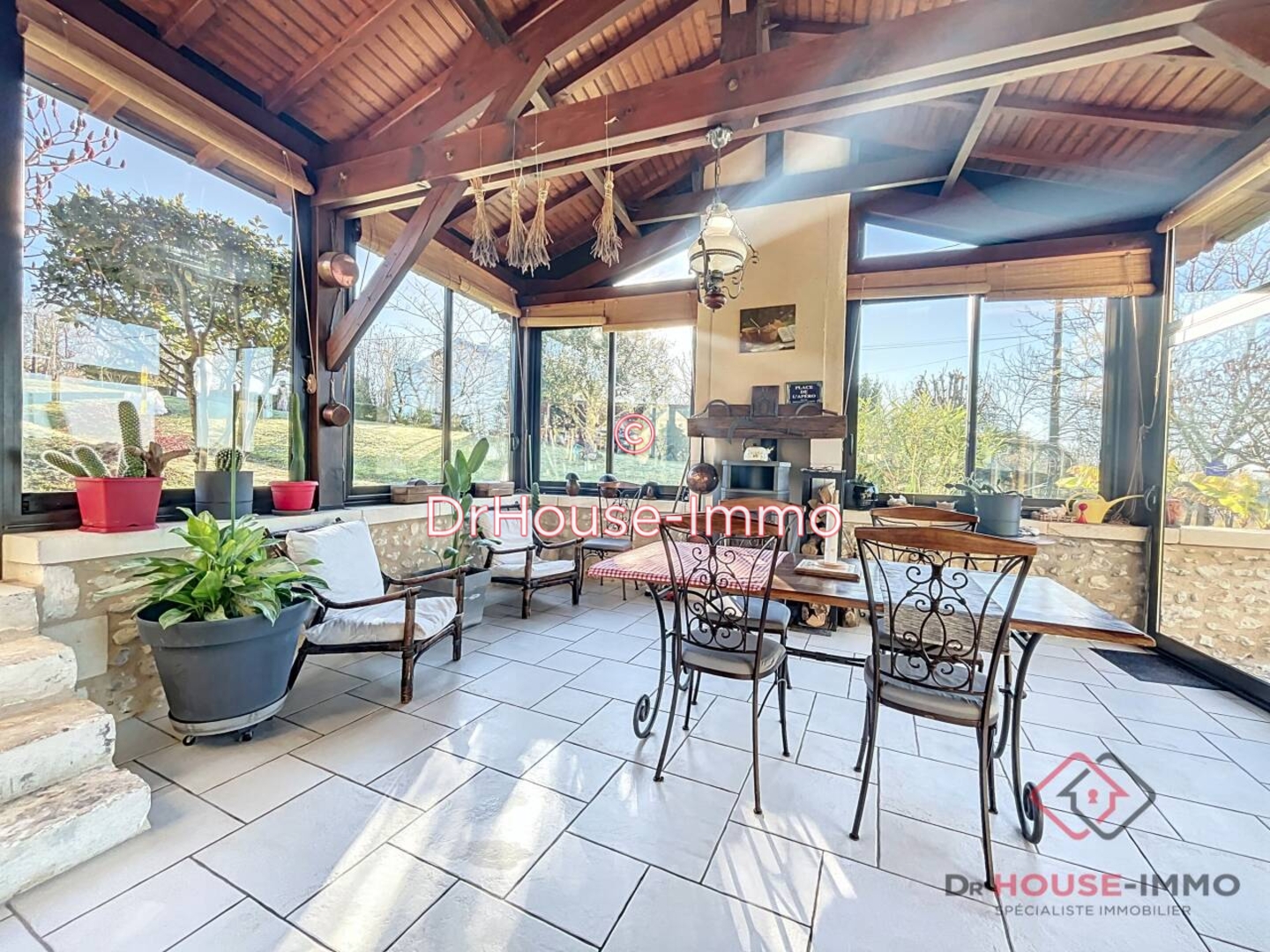 Maison 7 pièces de 300 m² - Neuvic (24190)