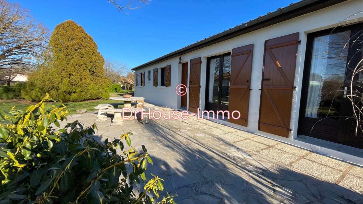Maison 5 pièces de 110 m² - Prahecq (79230)