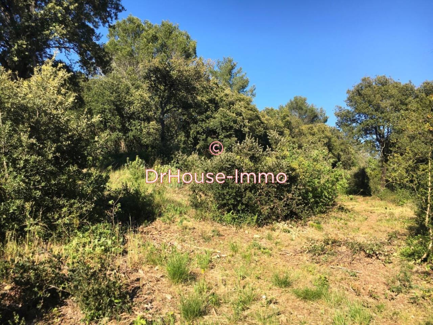Terrain de 890 m² - Uzès (30700)