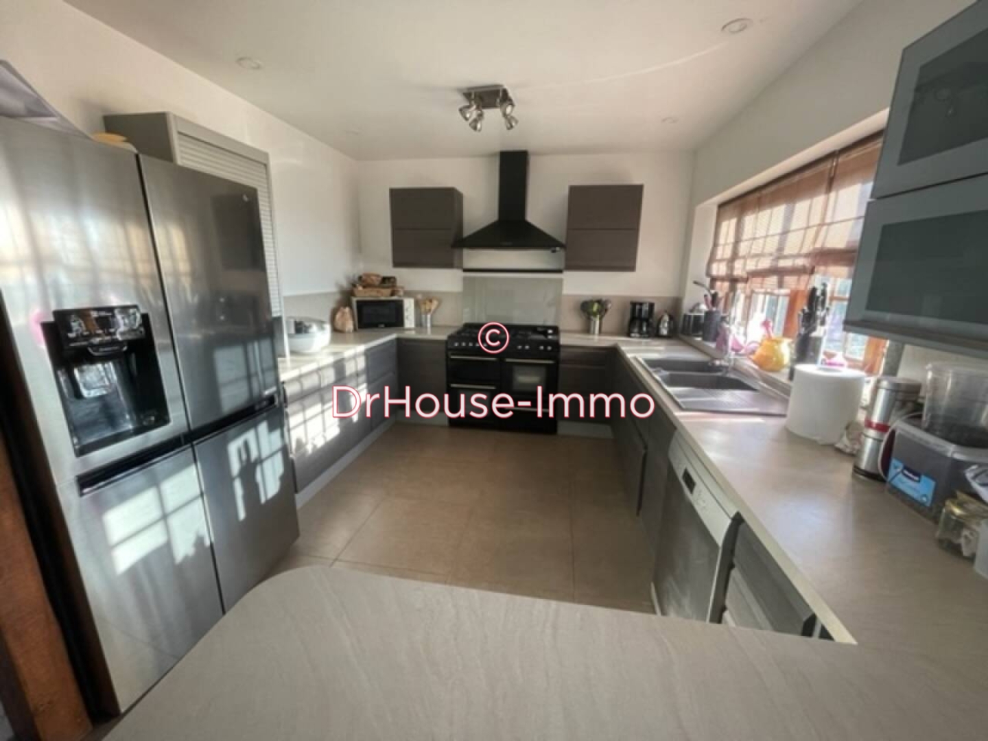 Maison 9 pièces de 275 m² - Villebéon (77710)