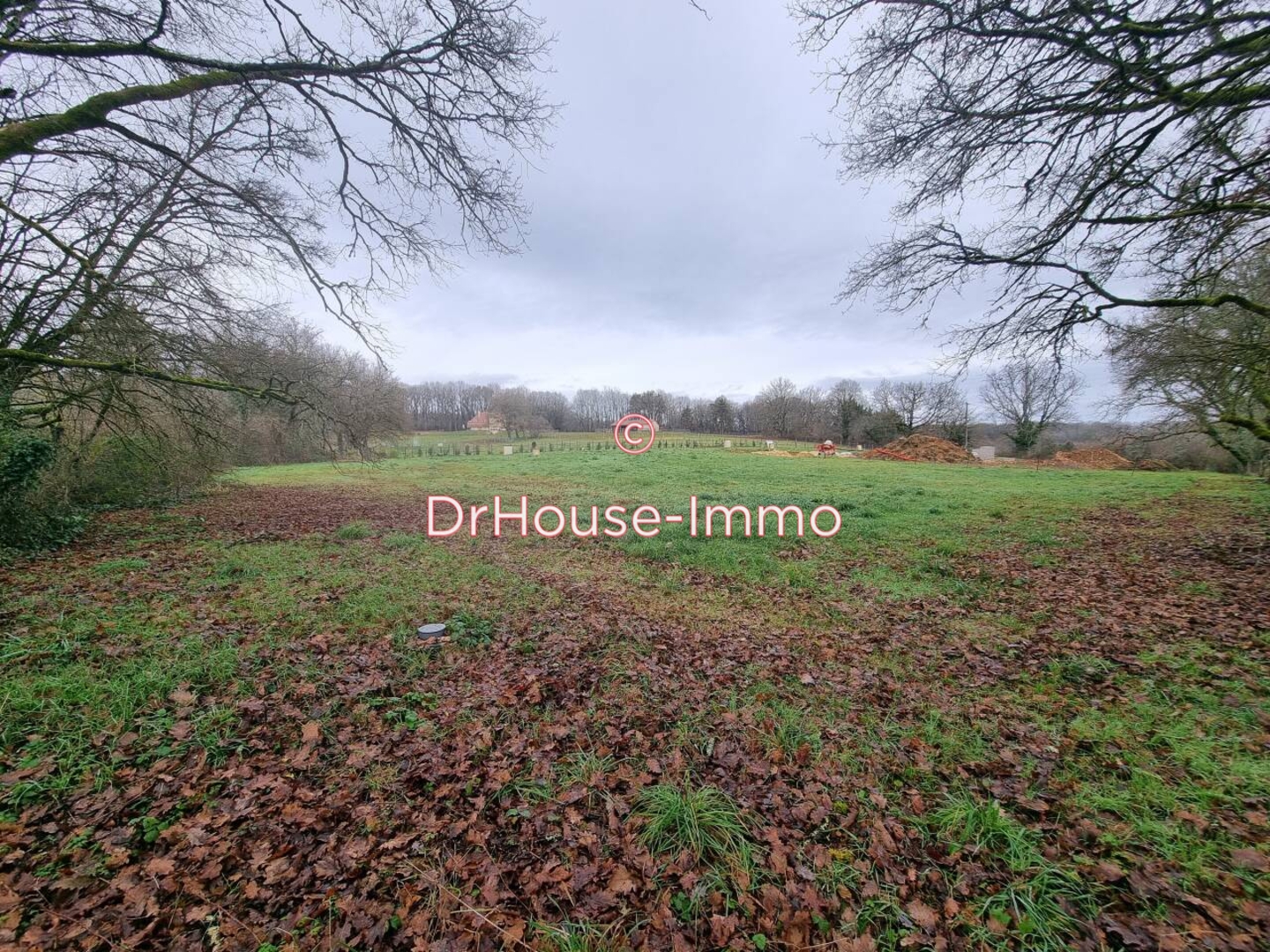 Terrain de 2 008 m² - Sainte-Alvère (24510)