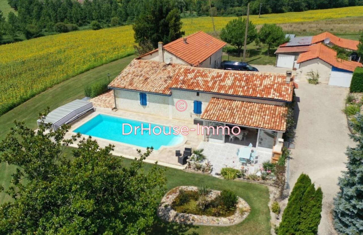 Maison 10 pièces de 175 m² - Condéon (16360)