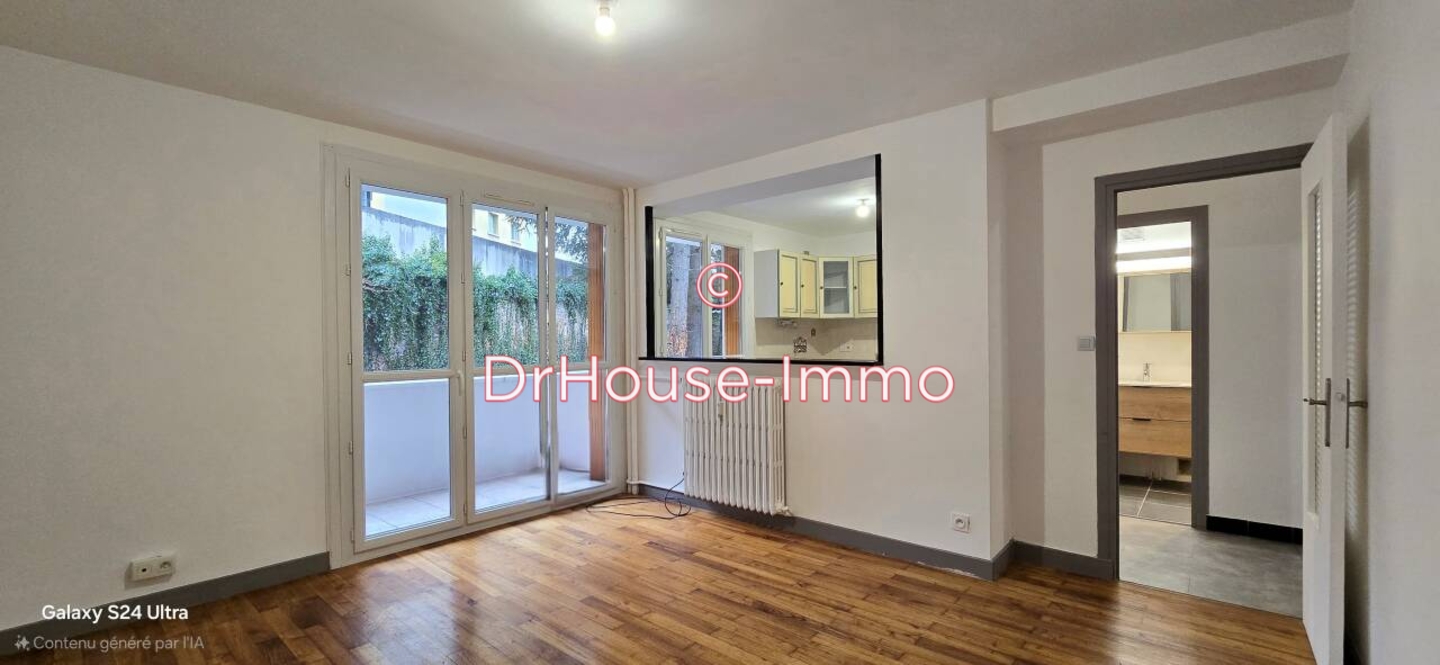 Appartement 2 pièces de 50 m² - Saint-Étienne (42100)