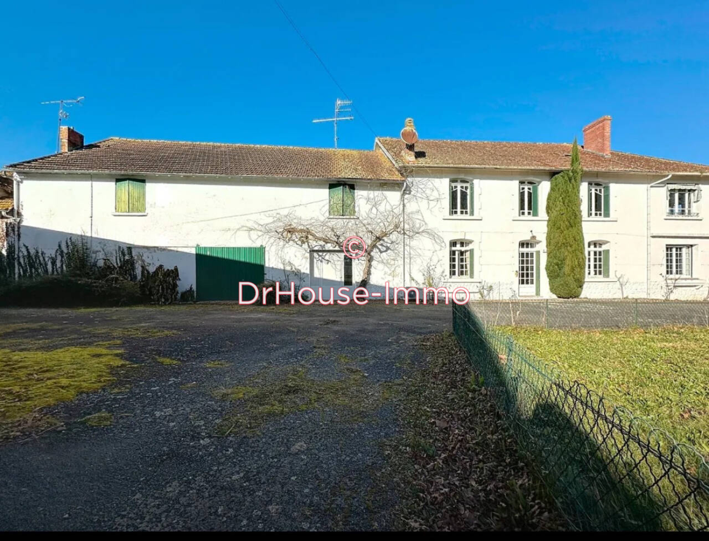 Maison 13 pièces de 366 m² - Saint-Laurent-des-Vignes (24100)