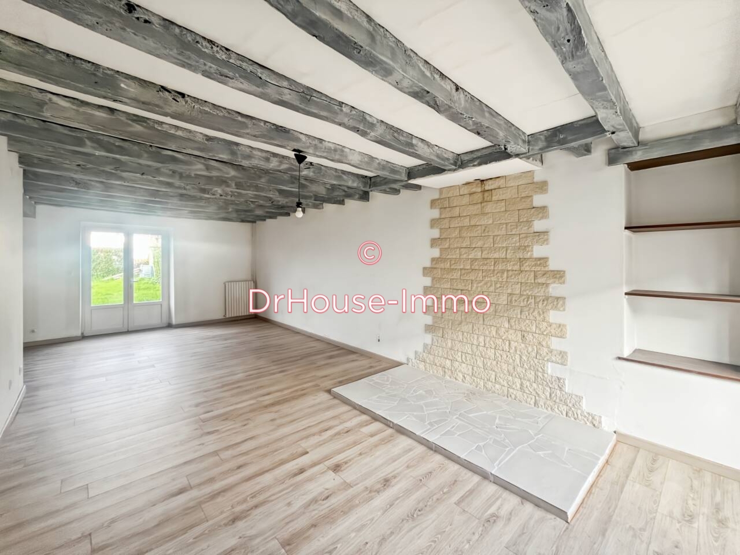 Maison 8 pièces de 170 m² - Saint-Maurice-des-Lions (16500)