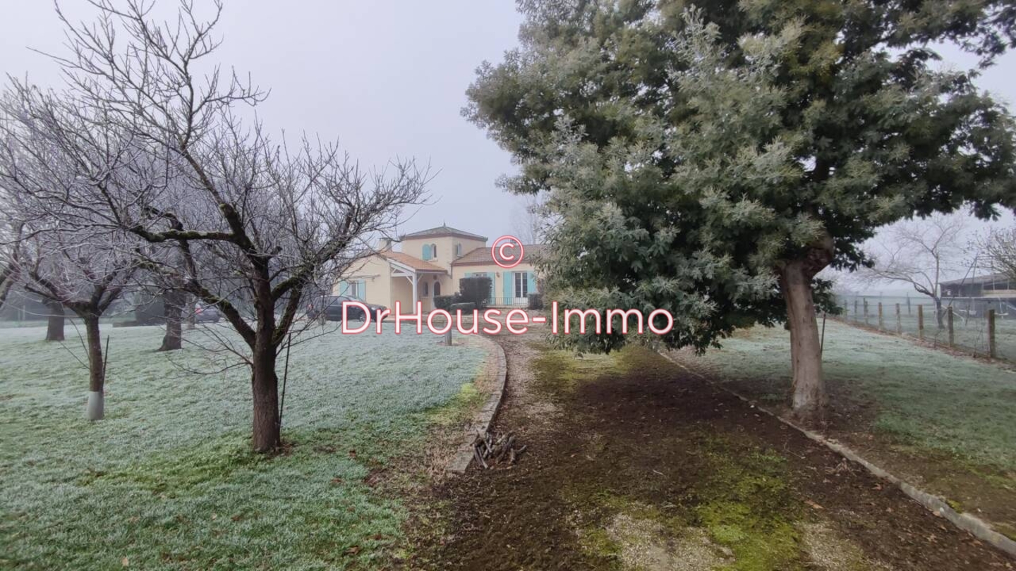 Maison 6 pièces de 150 m² - Lamothe-Landerron (33190)