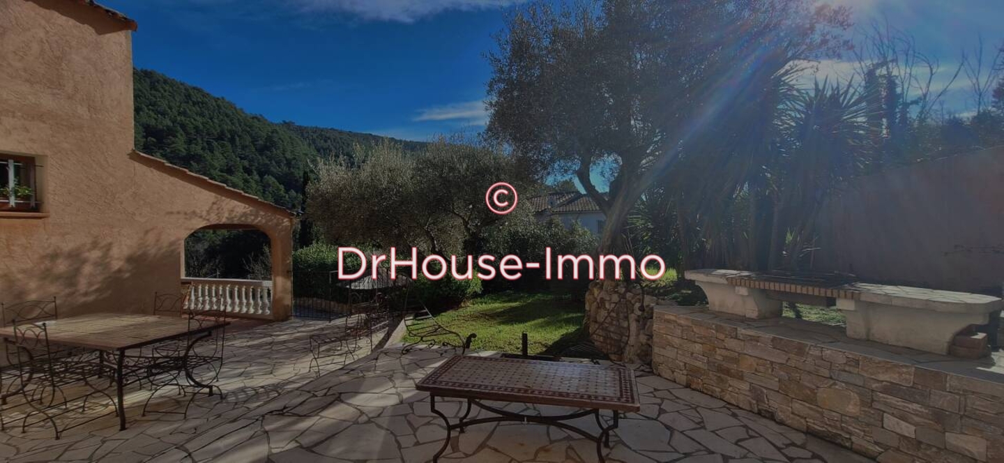 Maison 5 pièces de 184 m² - Solliès-Toucas (83210)