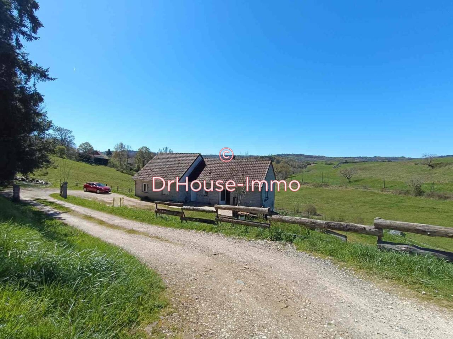 Maison 7 pièces de 135 m² - Perpezac-le-Blanc (19310)