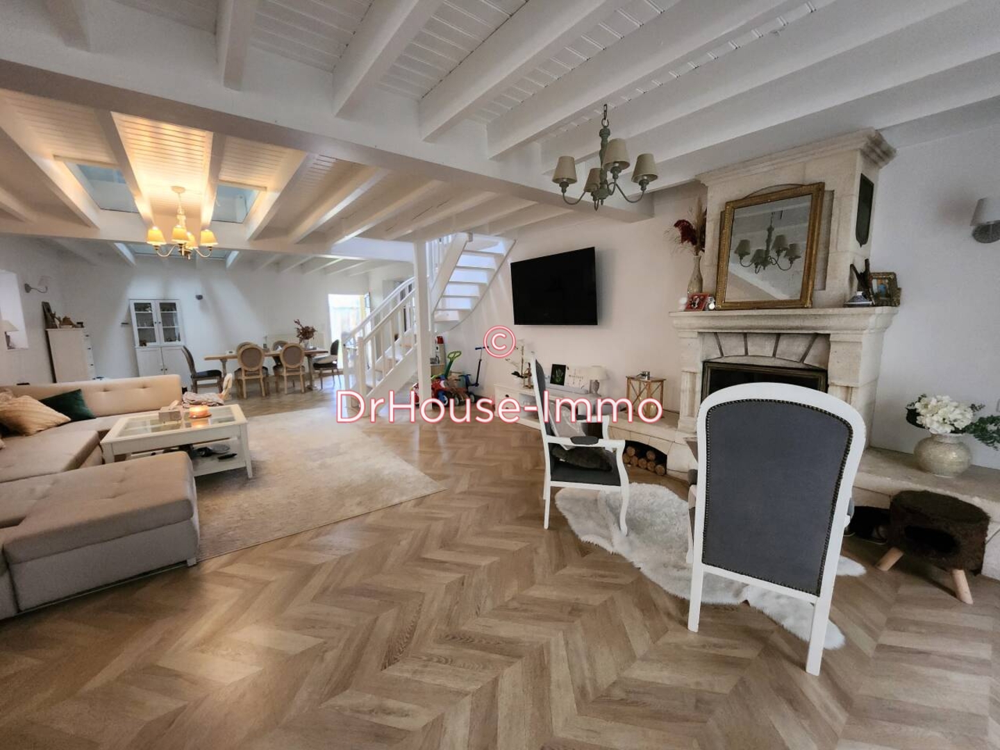 Maison 6 pièces de 176 m² - Ambarès-et-Lagrave (33440)