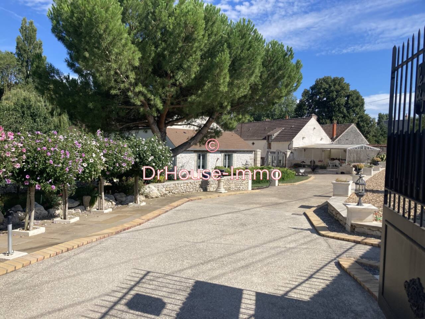 Maison 11 pièces de 416 m² - Préfontaines (45490)