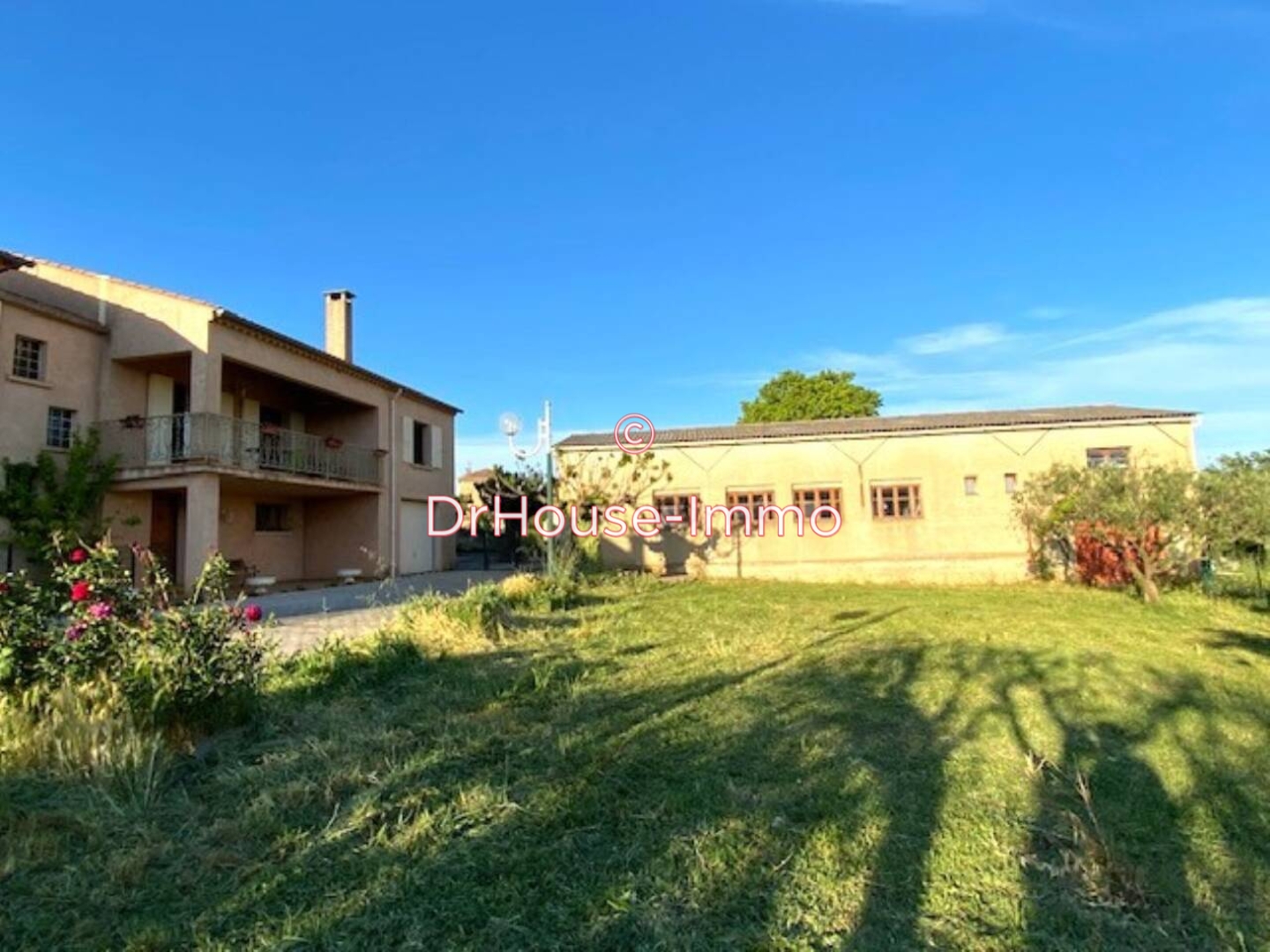 Maison 6 pièces de 350 m² - Uzès (30700)