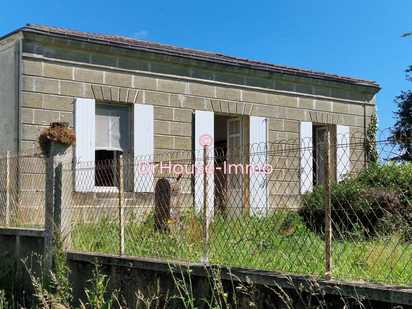 Maison 10 pièces de 202 m² - Mazion (33390)