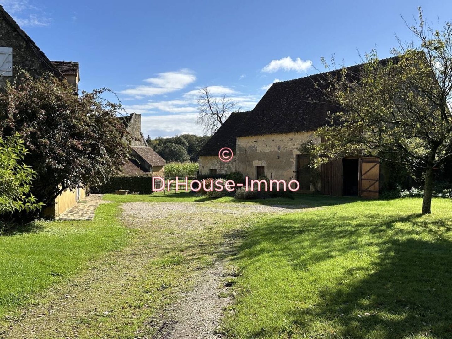 Maison 6 pièces de 160 m² - Bellou-le-Trichard (61130)