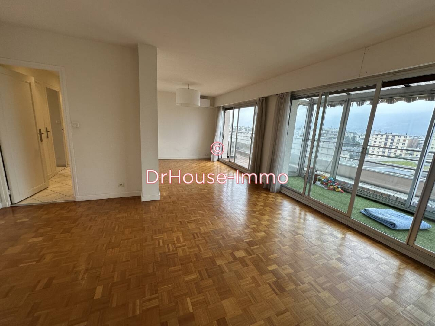Appartement 5 pièces de 122 m² - Grenoble (38100)