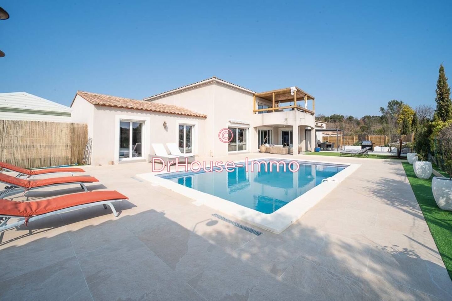 Maison 9 pièces de 250 m² - Vivès (66490)