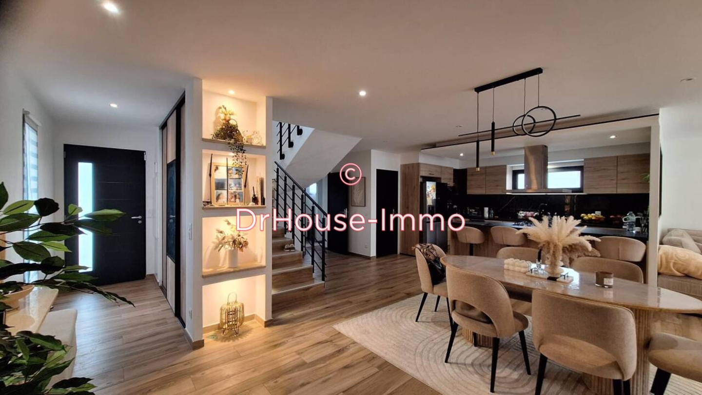 Maison 5 pièces de 150 m² - Rocbaron (83136)