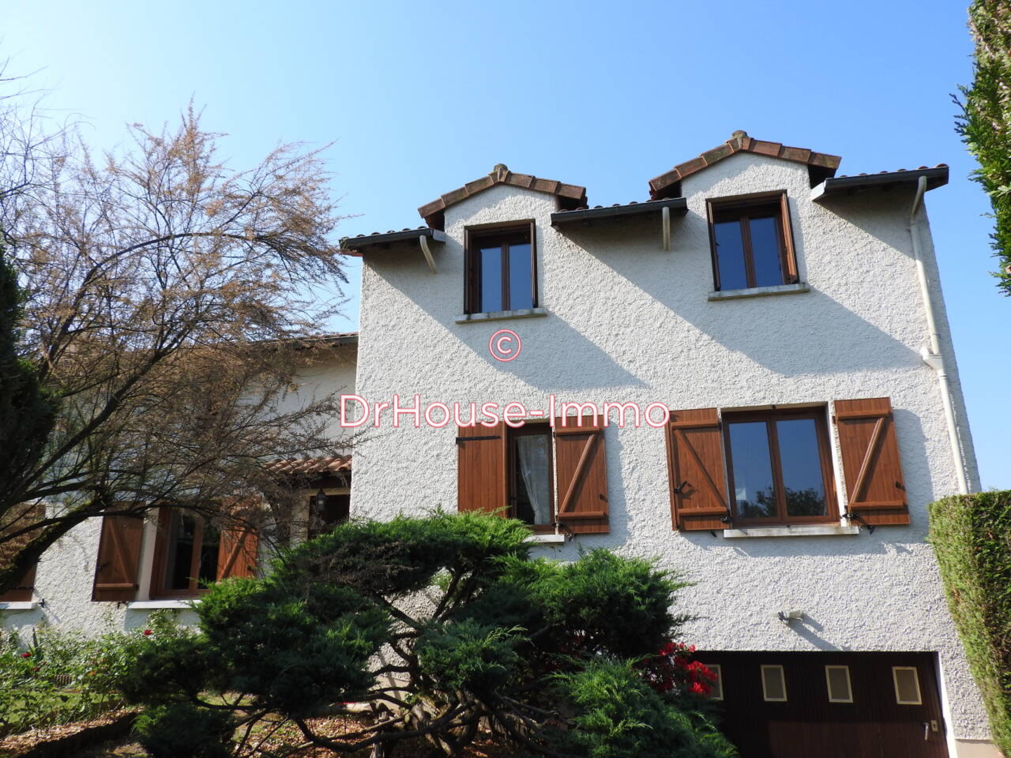 Maison 8 pièces de 167 m² - Fontaine-le-Comte (86240)