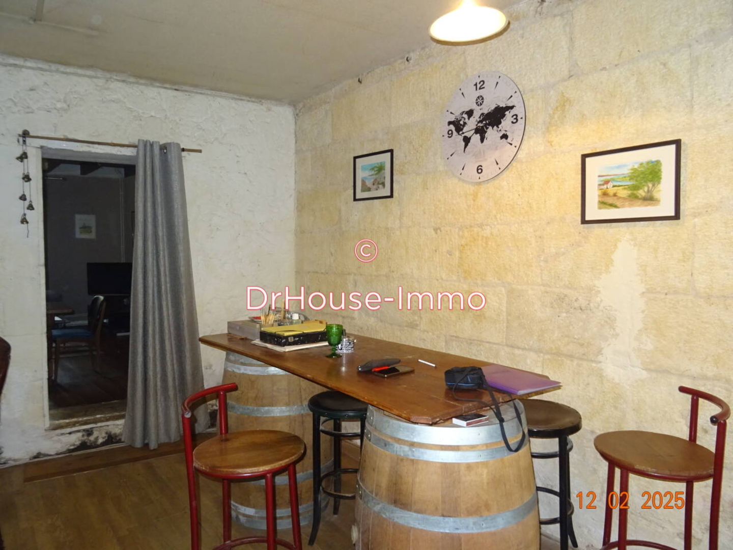 Immeuble 9 pièces de 220 m² - Saint-Savin (33920)