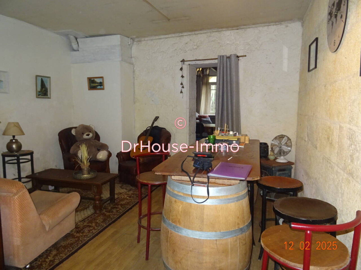 Immeuble 9 pièces de 220 m² - Saint-Savin (33920)