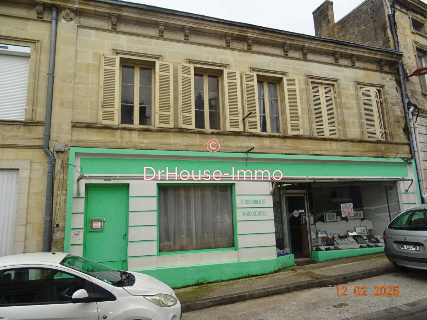 Immeuble 9 pièces de 220 m² - Saint-Savin (33920)