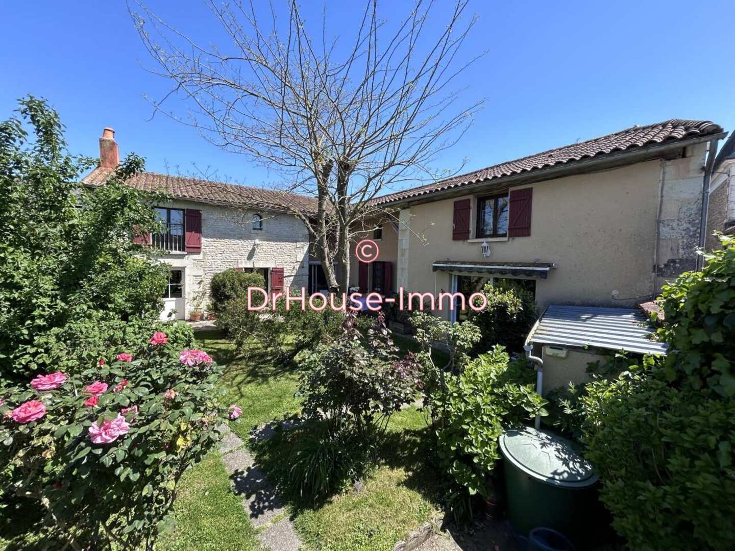 Maison 7 pièces de 185 m² - Angliers (86330)