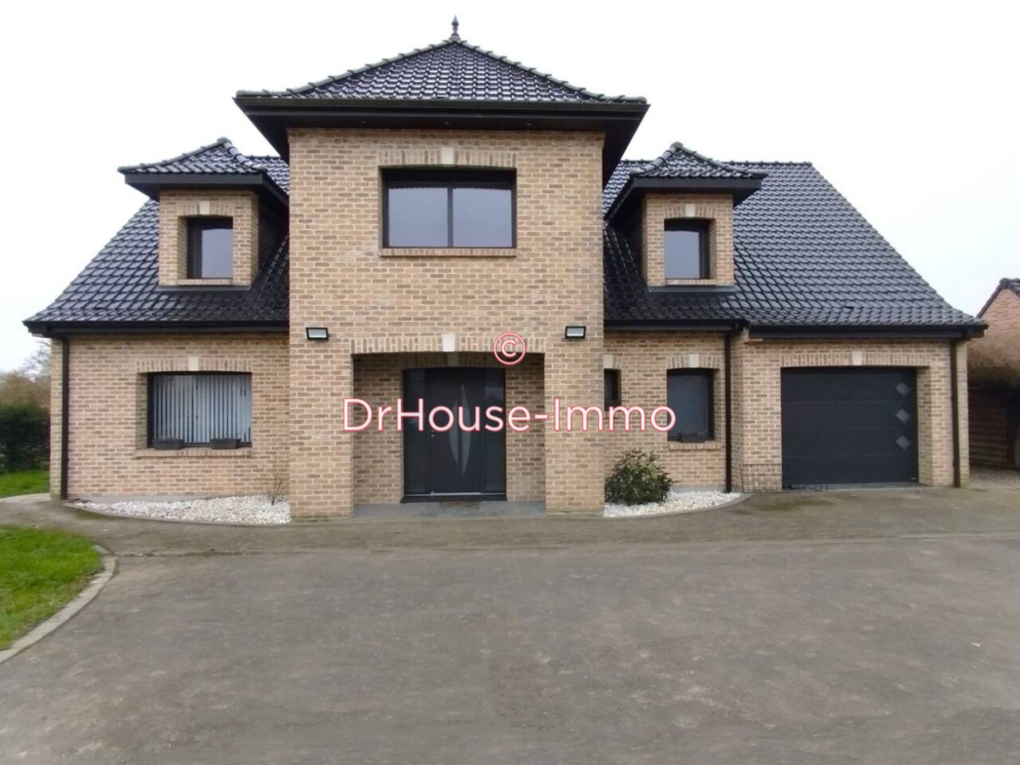 Maison 10 pièces de 175 m² - Roquetoire (62120)